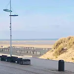 Spacious Bright Apartment On The Seawall In Zeebrugge