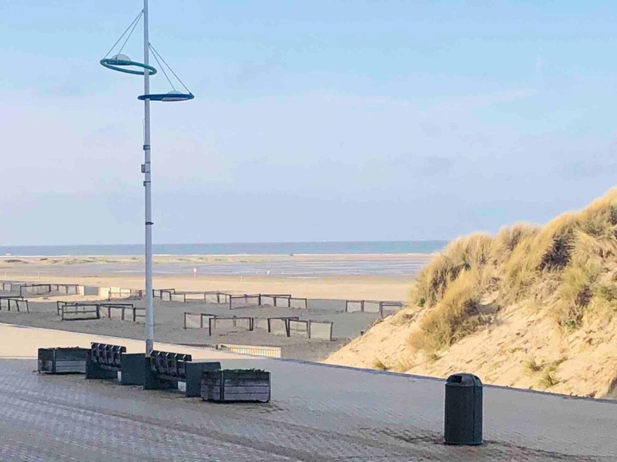 Spacious Bright On The Seawall In Zeebrugge